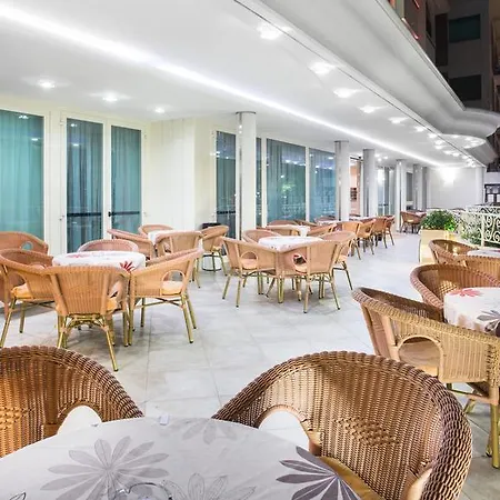 Continental מלון 3*